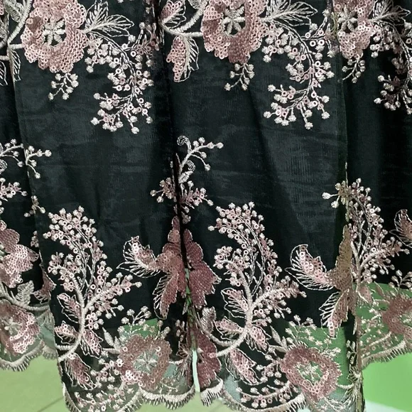 **Beautiful Tahari Dress.Black with pink embroidery & sequins.Fully lined. - Picture 3 of 5